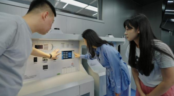 学的内容融入到工业学生不是一个旁观者是一个企业的见证者