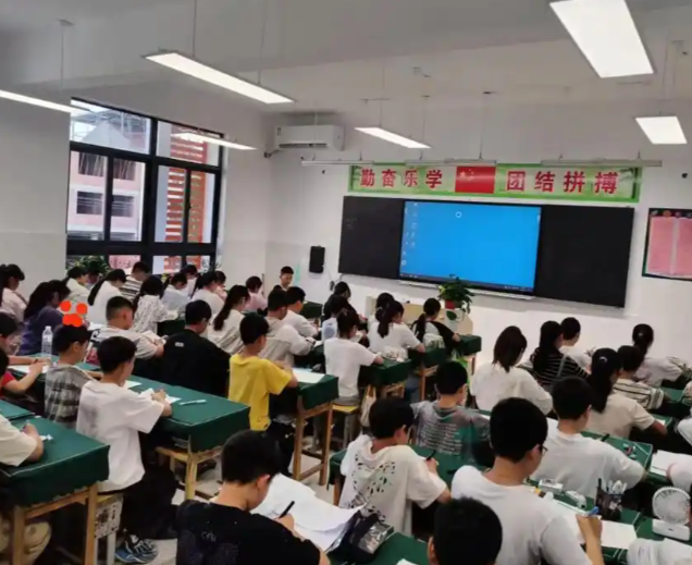 筑牢教育公正保障线学校将教育资助作为饯别教育公正的重要行动