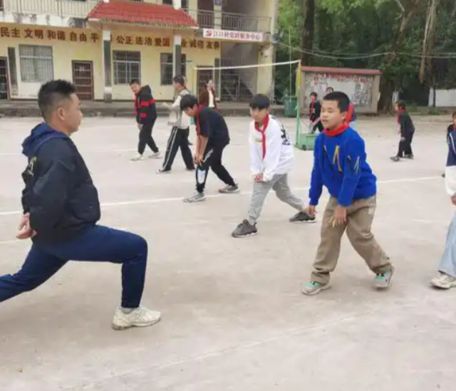 深挖教育渠道功用价值从教师团队学科精准教育两大中心场景下