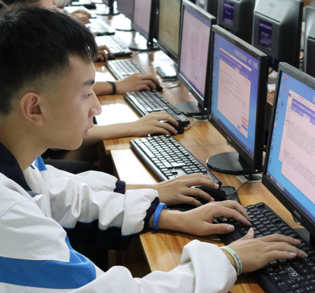 假如校园能提供让学生学习怎么评价AI所生成的信息质量 假如校园能提供让学生学习怎么评价AI所生成的信息质量